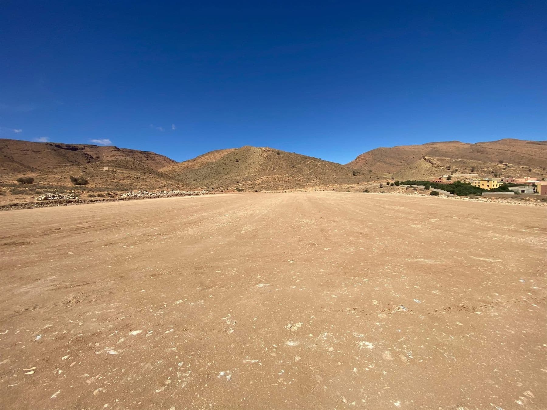 Vue panoramique du terrain aménagé